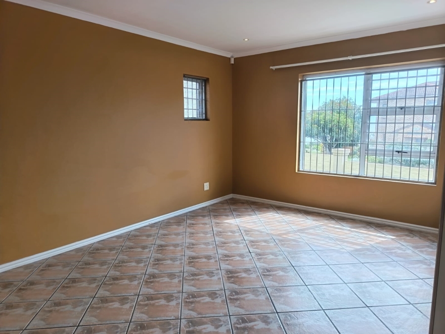 3 Bedroom Property for Sale in Wavecrest Eastern Cape